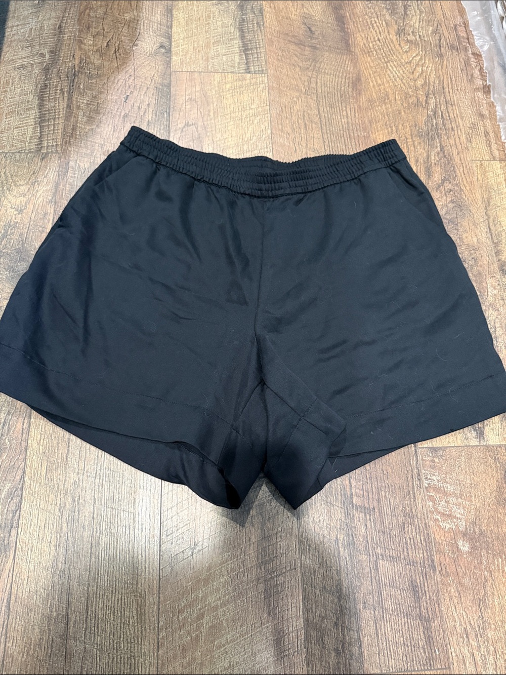 H&M Black Polyester Pull-On Shorts great for comfort or dressing up!
